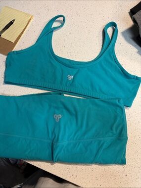 Aritzia Teal Scoop Sports Bra and Matching Shorts Set